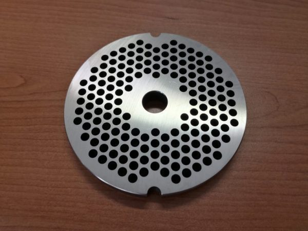 sistema-enterprise-piastra-senza-mozzo-coltello-taglio-dritto-acciaio-al-carbonio-768x576 پنجره چرخ گوشت سالوادور اصلی - Image 2